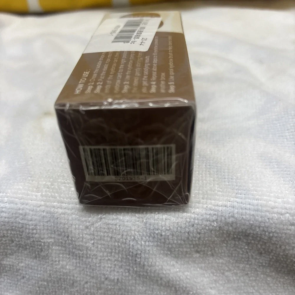 Eyebrow Powder Stencil & Concealer Kit. Exp: 07/18/2027